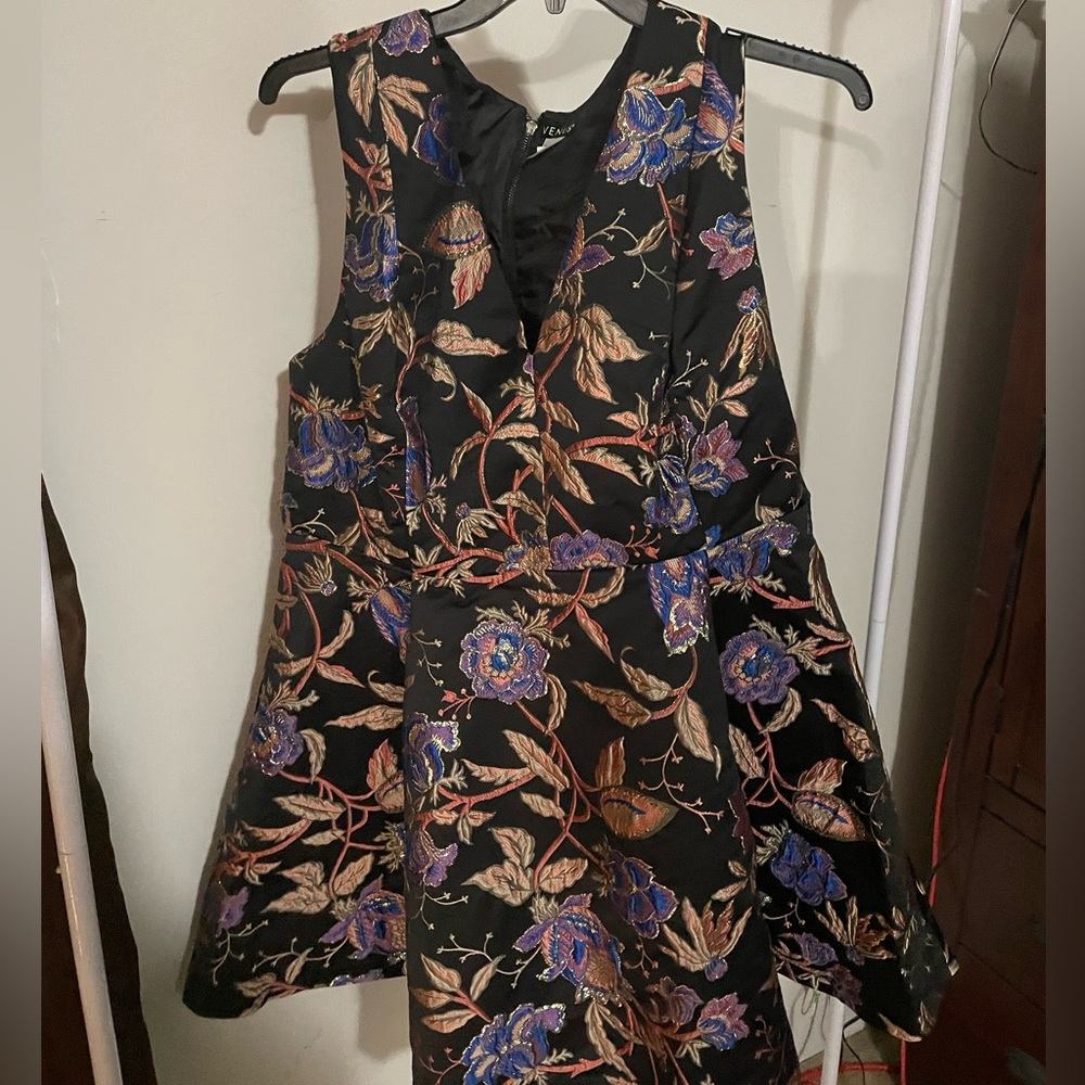 V-Cut Plus Size Patterned Dress